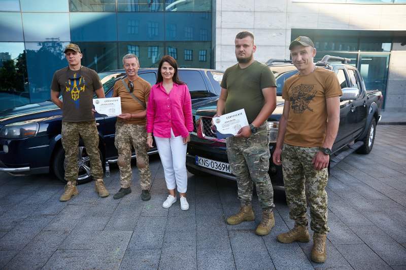 Отримали автомобілі від міста Альбукерке українські військові. Новини Харкова